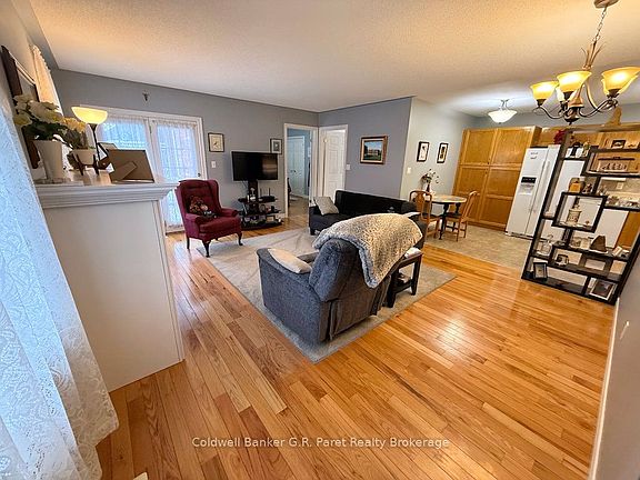 5th image of 224 Baldwin St