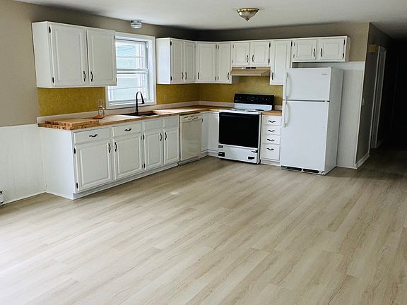 3rd image of 1651 Pontiac Ave APT 1