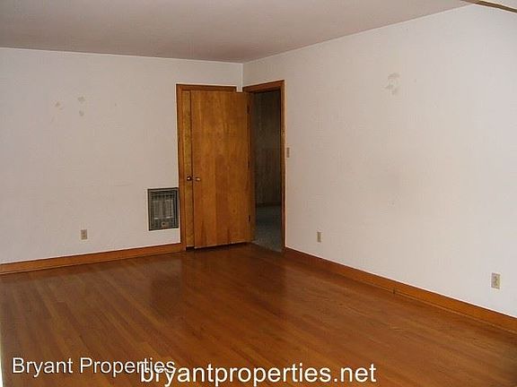 3rd image of 424 Richland Cir