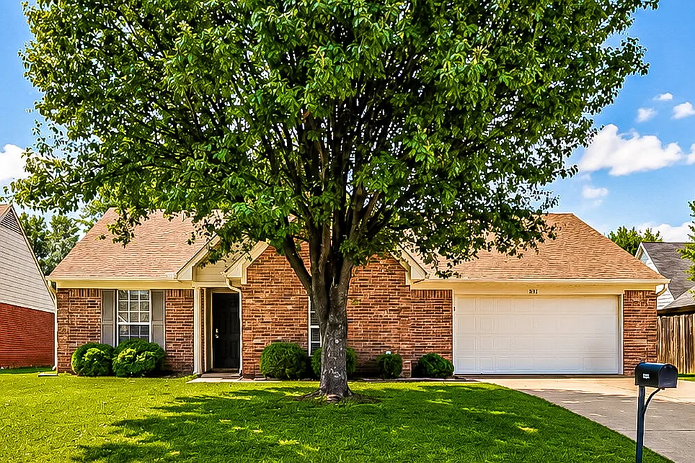 3 bed, 2.0 bath, 1634 sqft, $1,890 — Photo 1
