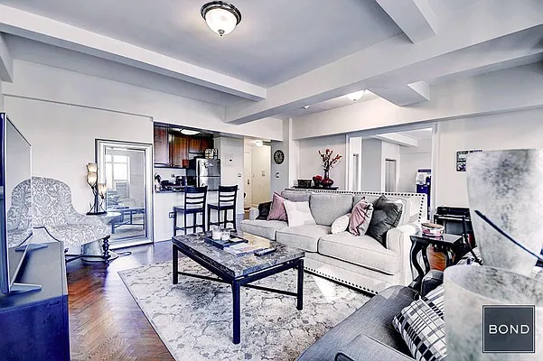 Rented by Bond New York | media 23