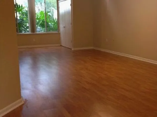 2831 N Oakland Forest Dr, Fort Lauderdale, FL