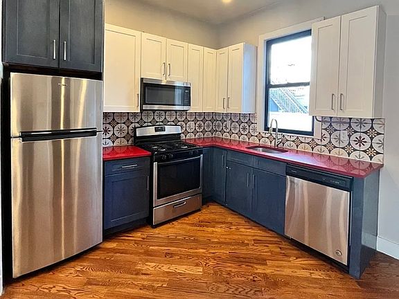 2nd image of 739 Garfield Ave #2D