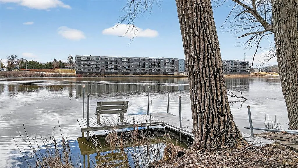3 bed, 2703 sqft, $3,000 — Photo 3