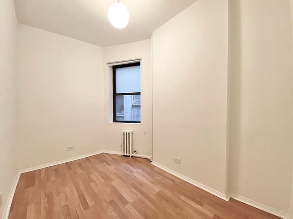 5th image of 410 W 36th St #4R