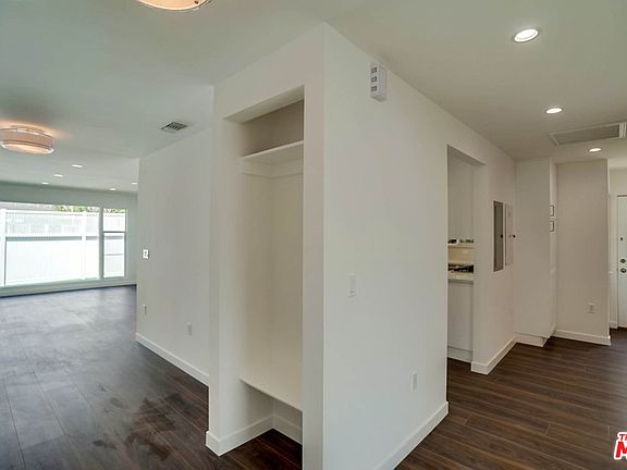 4th image of 9615 Cresta Dr