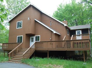 106 Jackson Dr, Hawley, PA 18428