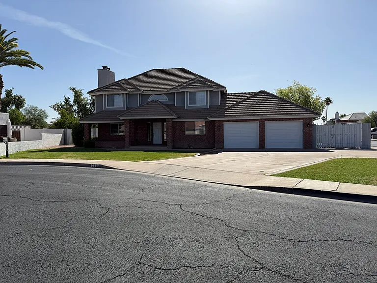 2666 E Hope St., Cul-de-sac, Corner Lot
