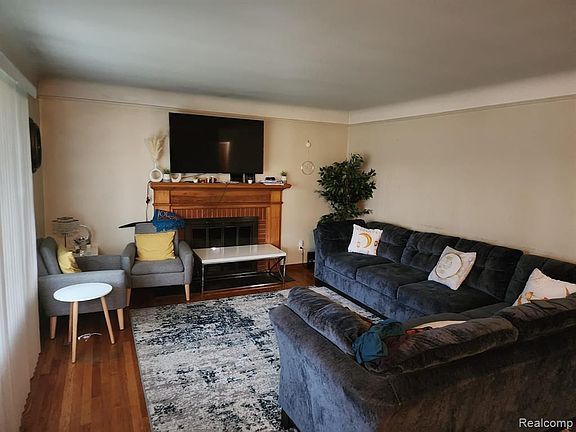 2nd image of 20475 Fairview Dr