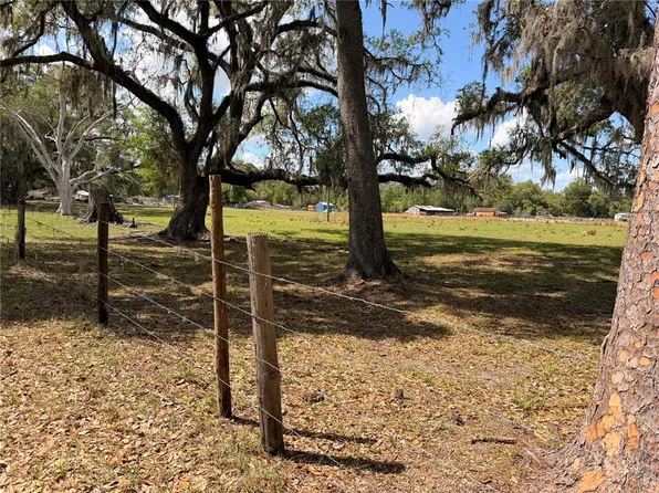 20512 Ramer Rd, Dade City, FL 33523