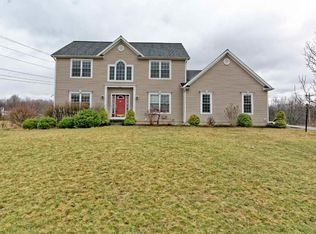 16 Fielding Ln, Watervliet, NY 12189