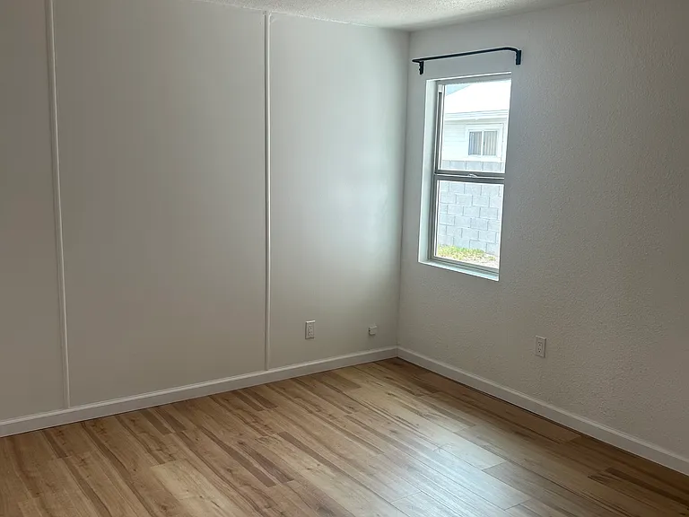 2049 Desoto St — Photo 12