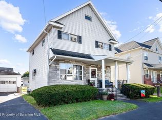 907 Lincoln Ave, Blakely, PA 18447