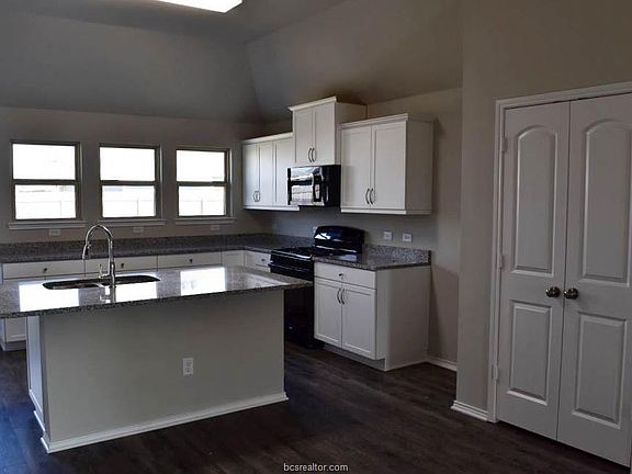4th image of 210 Wild Flower Ct