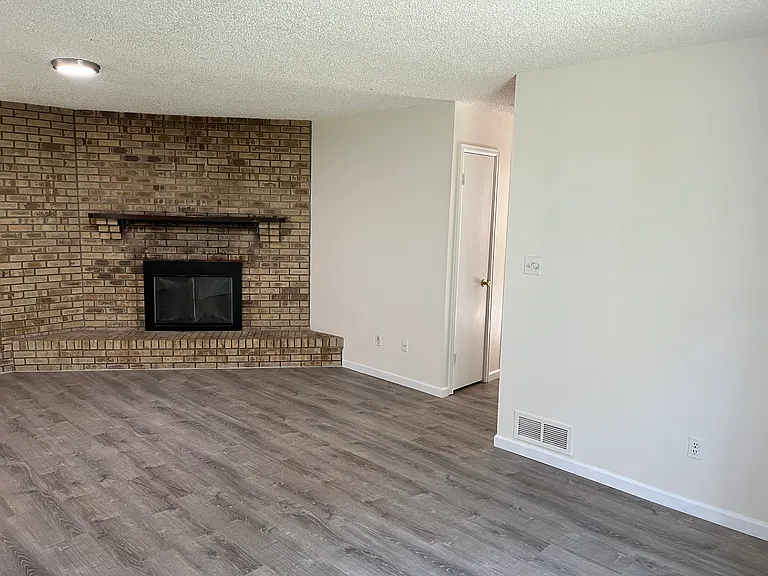 1424 Centennial Dr — Photo 4