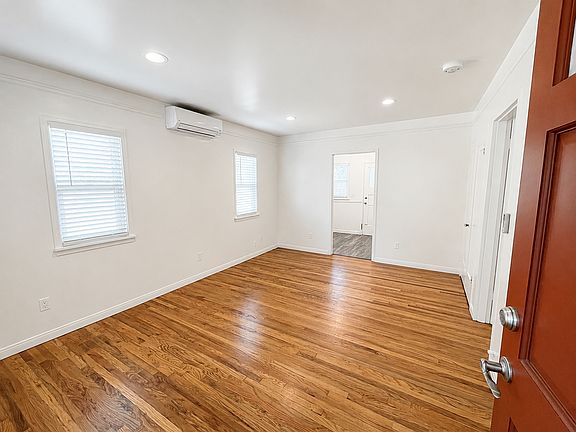 5th image of 586 San Clemente St #0