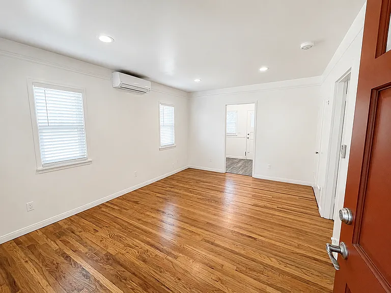 Completely Remodeled Spanish Style Midtown Apartment! Air Conditioning! — Photo 5