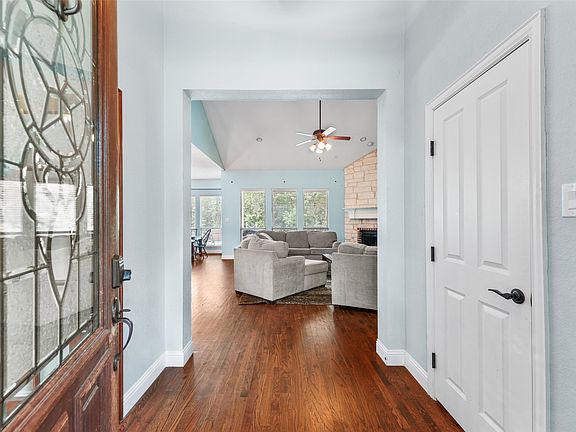 5th image of 4844 Red Oak Dr