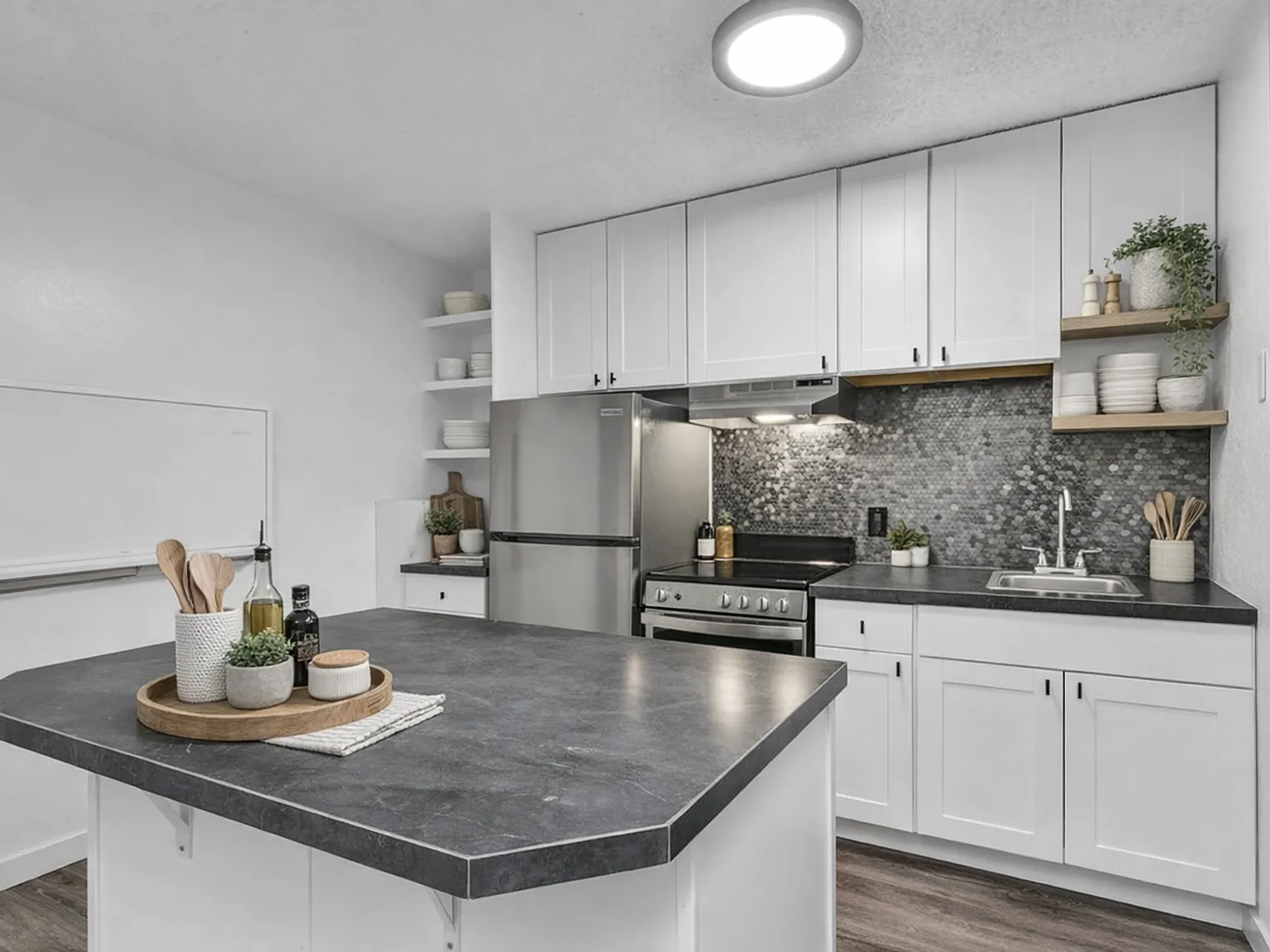 1311 1st St Apartments — Photo 3