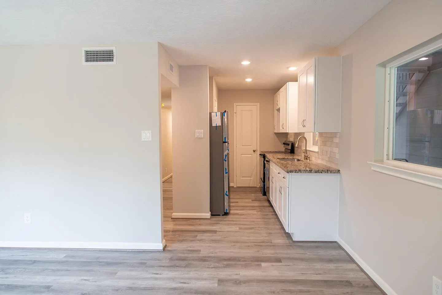 2 bed, 975 sqft, $1,300 — Photo 2