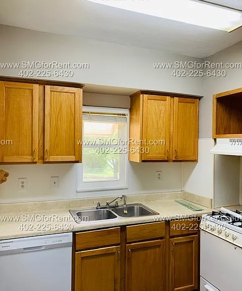 4525 Seward St — Photo 17
