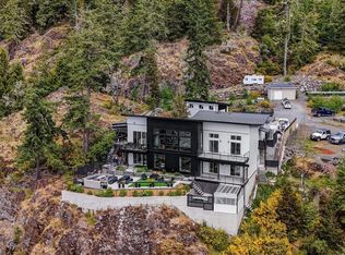 7551 Ocean Park Pl, Capital, BC V9Z 1L8