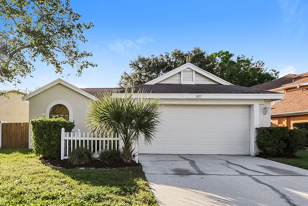 3 bed, 2.0 bath, 1379 sqft, $2,185 — Photo 1