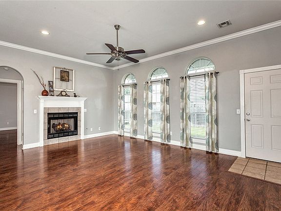 4th image of 211 Sundown Dr