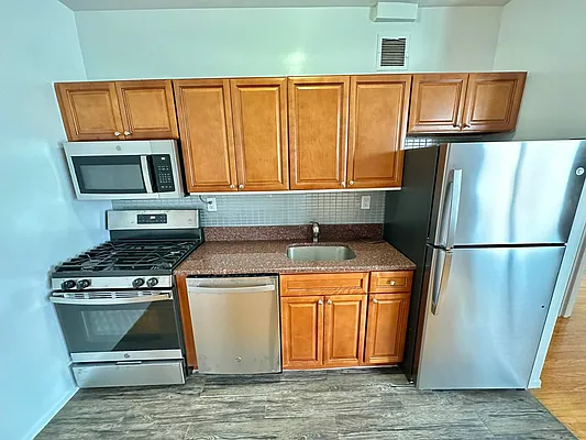 Rented by J PRESTON AND ASSOCIATES INC | media 8