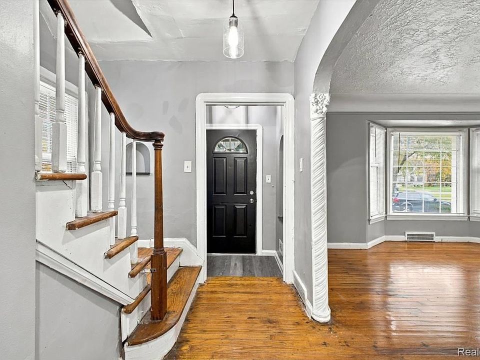 12191 E Outer Dr, photo 6