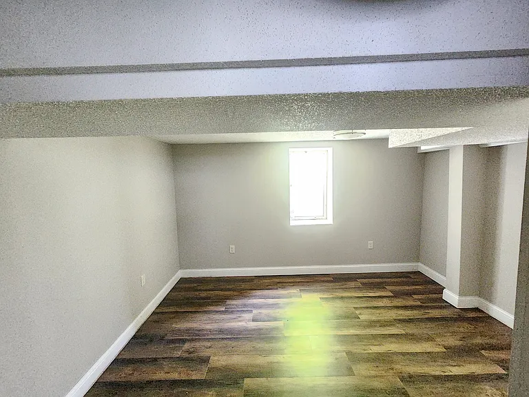 1913 University Ave NE — Photo 26
