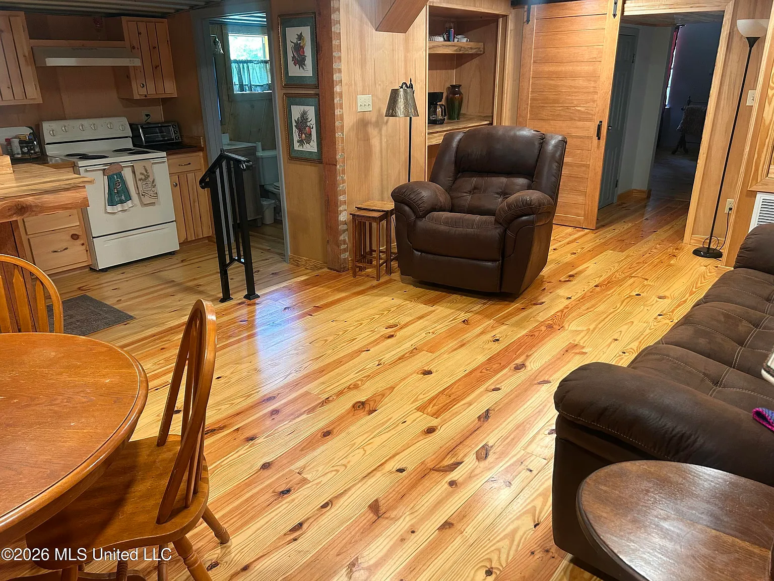 2 bed, 1.0 bath, 1000 sqft, $1,500 — Photo 2