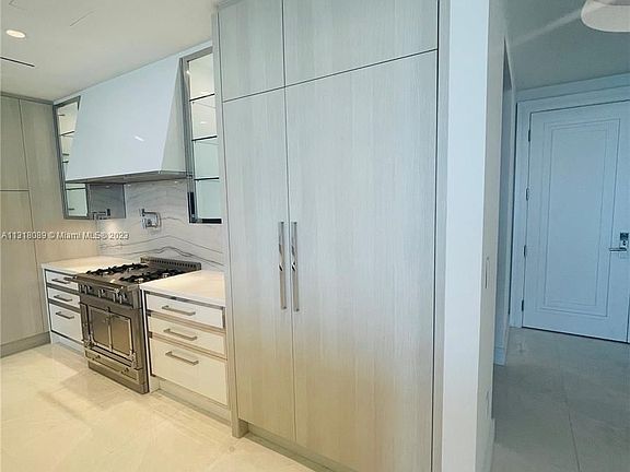 5th image of 17901 Collins Ave Unit 3606