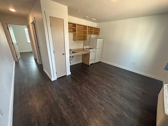 3rd image of 3018 E Everett Ave #B102