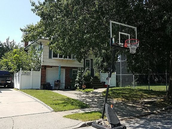 3rd image of 267 Crest Ave