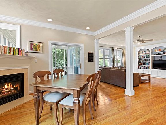 Gas fireplace in Kitchen eat in area