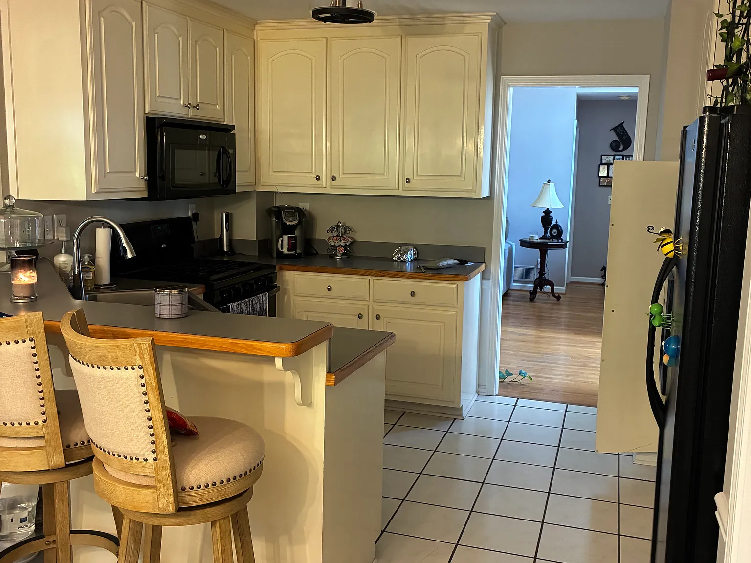 3 bed, 2.5 bath, 2200 sqft, $1,000 — Photo 3