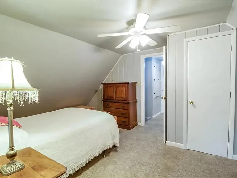 7050 Caroline Ave — Photo 44