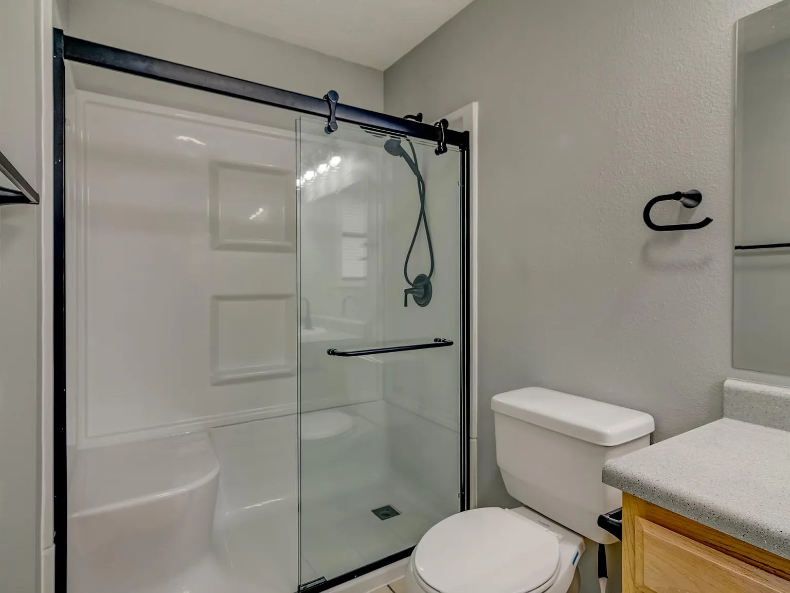 199 Lancashire Dr — Photo 2