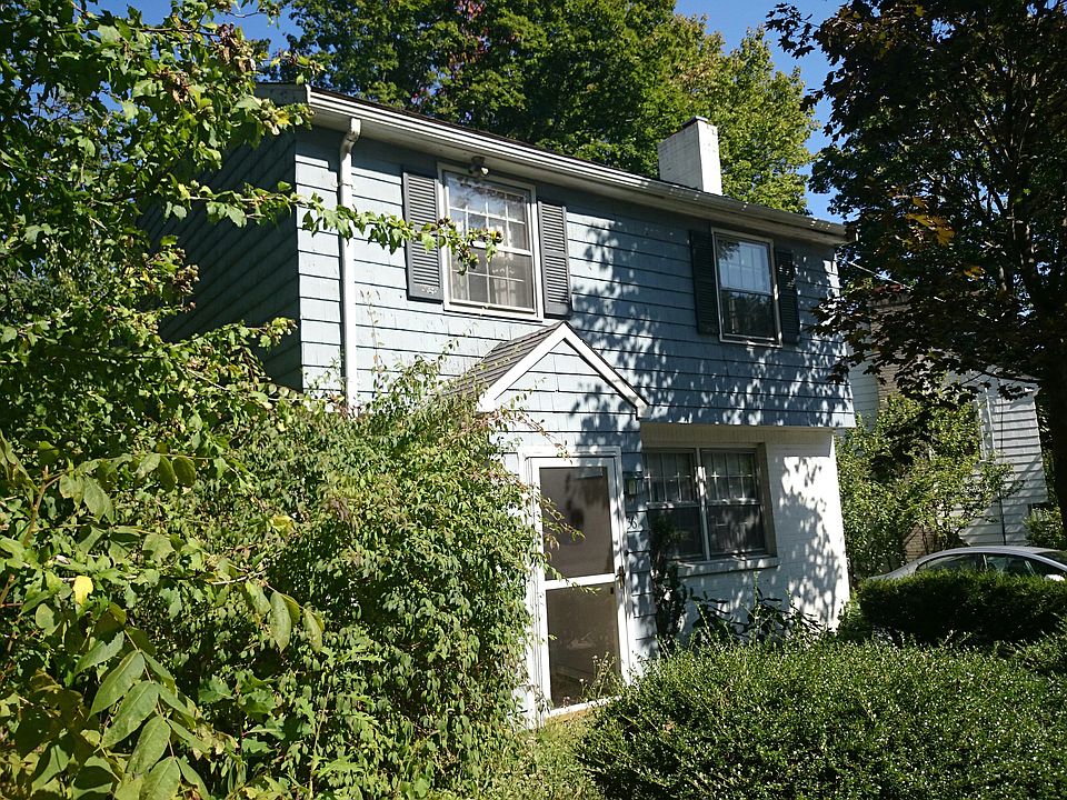 2nd image of 36 Chestnut St