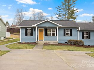 102 S Justice St, Hendersonville, NC 28739