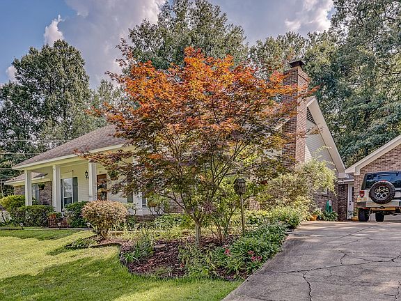 3rd image of 105 Brookwood Ln