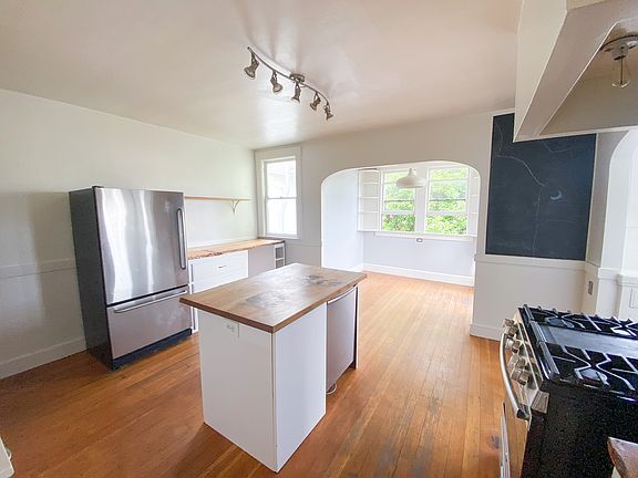 3rd image of 242 Tingley St