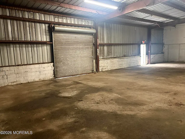 580 N County Line Rd — Photo 3