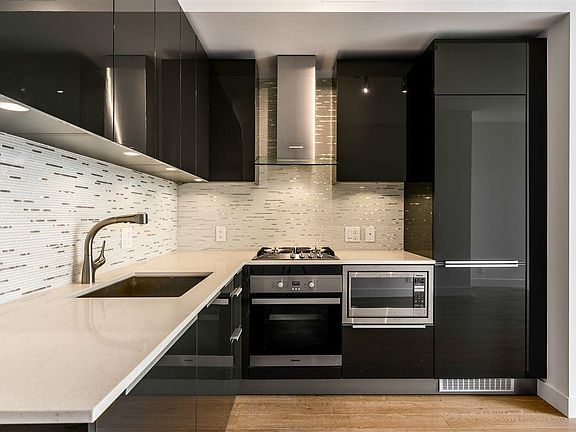 4th image of 1283 Howe St #3505
