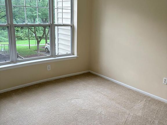 5th image of 14100 Farnsworth Ln #2104