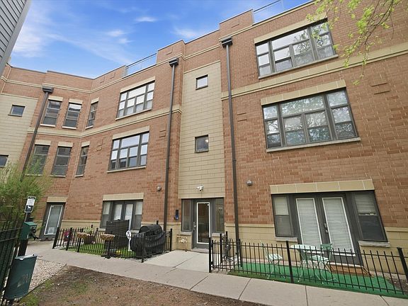 3rd image of 2306 W Bloomingdale Ave APT D
