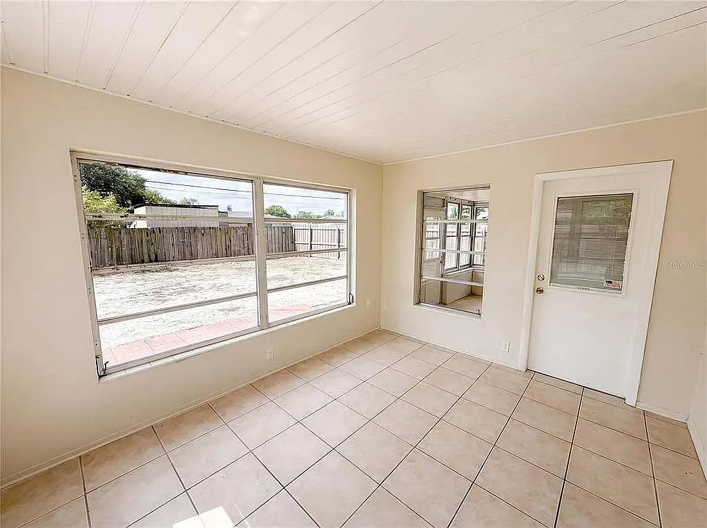 3 bed, 2123 sqft, $2,376 — Photo 1