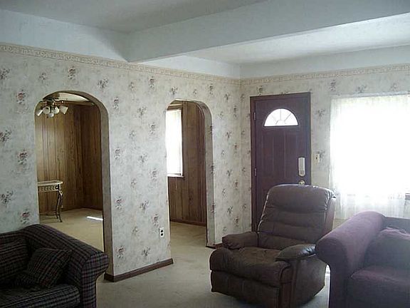 3rd image of 617 Lisle St