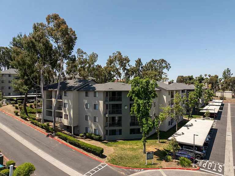 Solana at Grand — Photo 42